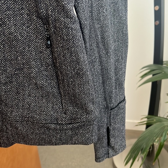 Lululemon Think Fast Long Sleeve - Picture 3 of 6